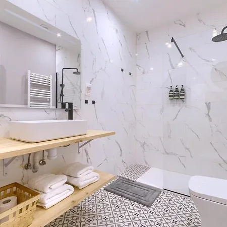 Roomscapital * ビルバオ