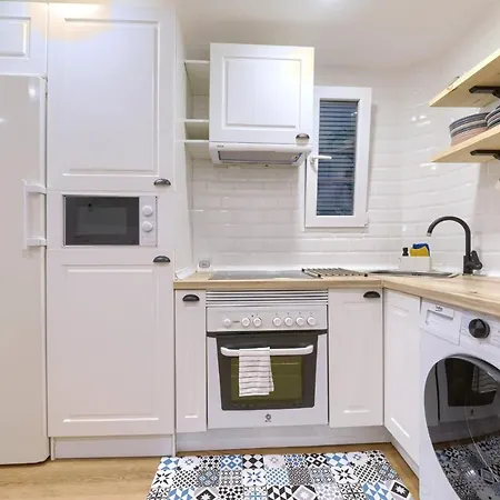 Roomscapital Apartment
